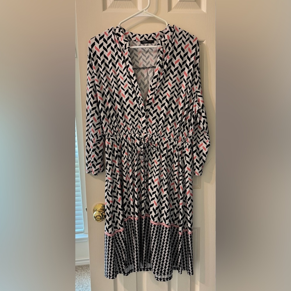 Chic Chevron Patterned Dress - Black, White, Pink